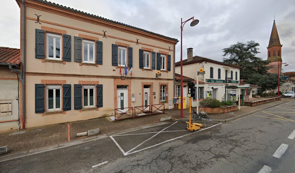 Retrouvez toutes les informations de contacts et horaires d&rsquo;ouverture pour La Poste Agence Communale ORGUEIL Mairie situé à Orgueil dans le département Tarn-et-Garonne (82). Pour effectuer envoyer vos colis (colissimo, chronopost, suivi colis), une gestion bancaire (banque postal, French Bank), [&hellip;]