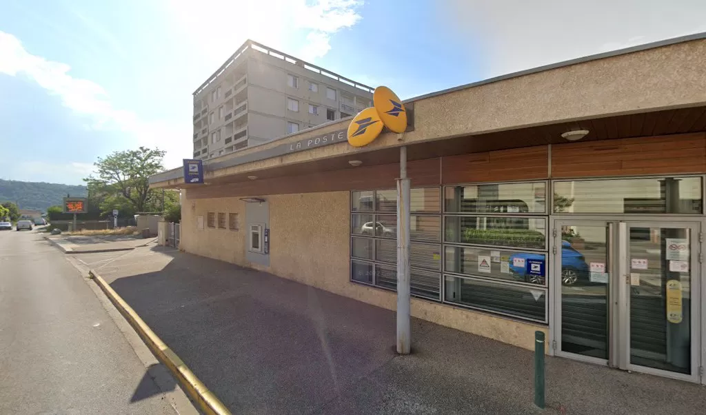 Retrouvez toutes les informations de contacts et horaires d&rsquo;ouverture pour La Poste CHASSE SUR RHONE situé à Chasse sur rhone dans le département Isère (38). Pour effectuer envoyer vos colis (colissimo, chronopost, suivi colis), une gestion bancaire (banque postal, French [&hellip;]