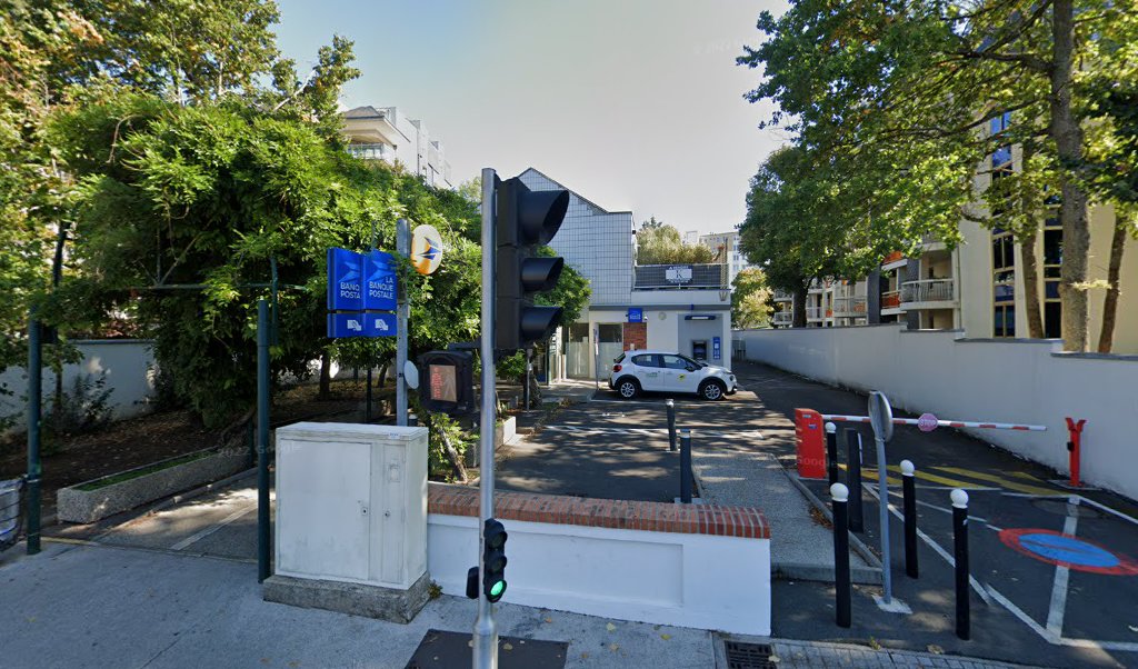 Retrouvez toutes les informations de contacts et horaires d&rsquo;ouverture pour La Poste ORLEANS SAINT MARCEAU situé à Orleans dans le département Loiret (45). Pour effectuer envoyer vos colis (colissimo, chronopost, suivi colis), une gestion bancaire (banque postal, French Bank), votre [&hellip;]