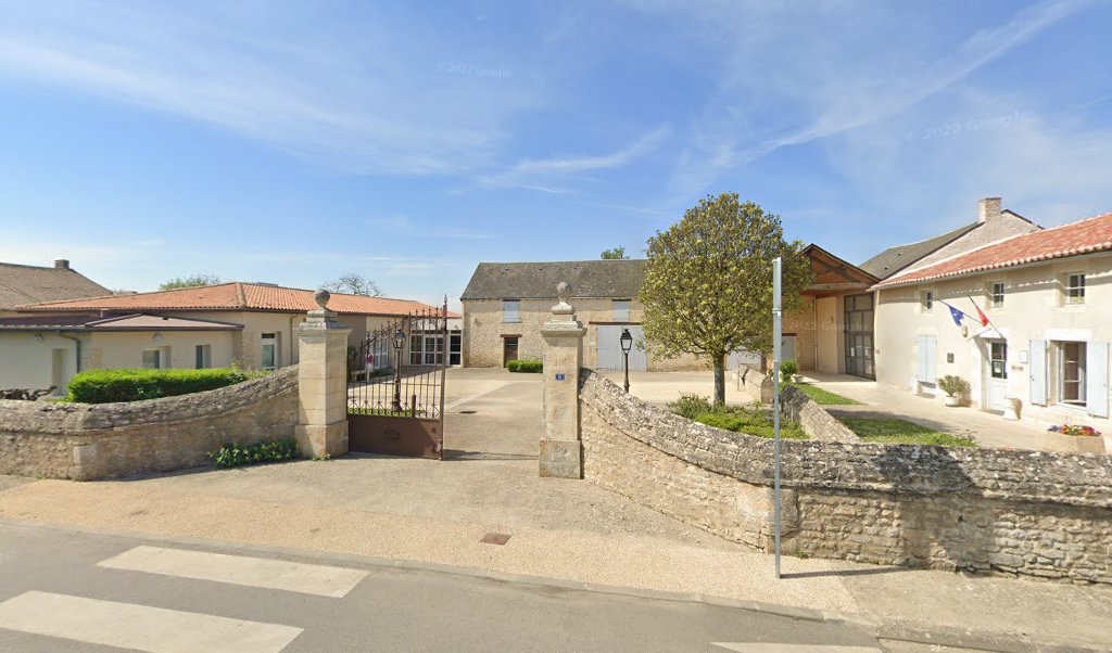 Retrouvez toutes les informations de contacts et horaires d&rsquo;ouverture pour La Poste Agence Communale CHERVES Mairie situé à Cherves dans le département Vienne (86). Pour effectuer envoyer vos colis (colissimo, chronopost, suivi colis), une gestion bancaire (banque postal, French Bank), [&hellip;]
