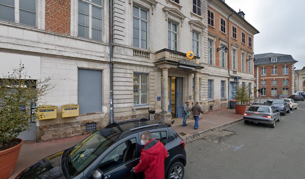 Retrouvez toutes les informations de contacts et horaires d&rsquo;ouverture pour La Poste ABBEVILLE CLEMENCEAU situé à Abbeville dans le département Somme (80). Pour effectuer envoyer vos colis (colissimo, chronopost, suivi colis), une gestion bancaire (banque postal, French Bank), votre courrier [&hellip;]