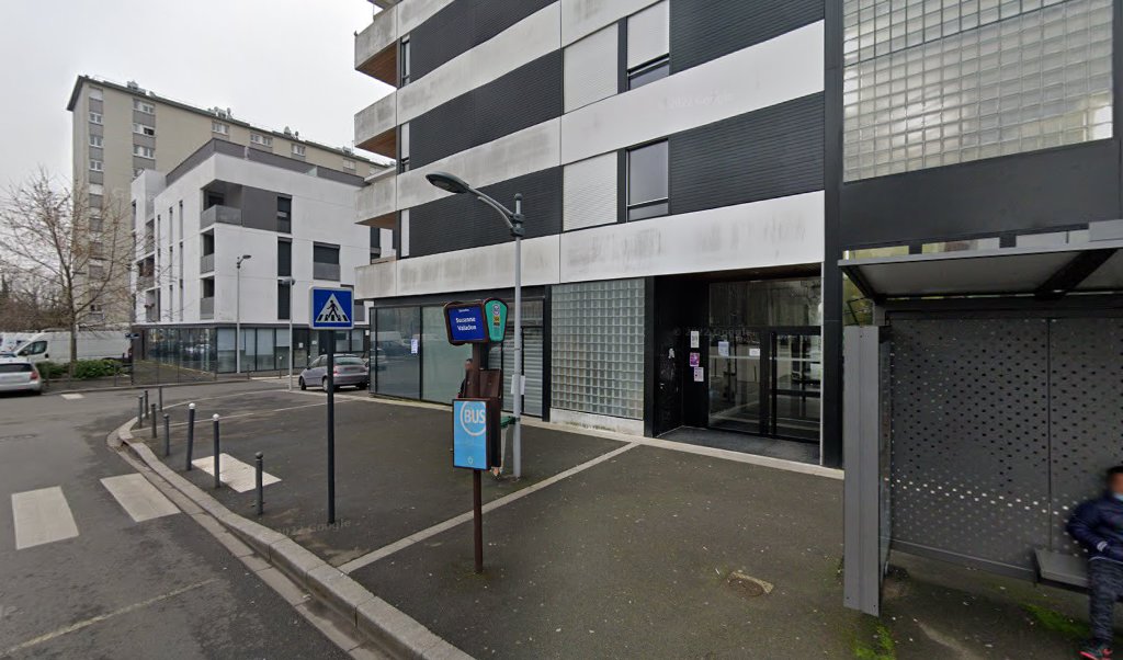 Retrouvez toutes les informations de contacts et horaires d&rsquo;ouverture pour La Poste Agence Communale SARCELLES Mairie situé à Sarcelles dans le département Val-D&rsquo;Oise (95). Pour effectuer envoyer vos colis (colissimo, chronopost, suivi colis), une gestion bancaire (banque postal, French Bank), [&hellip;]