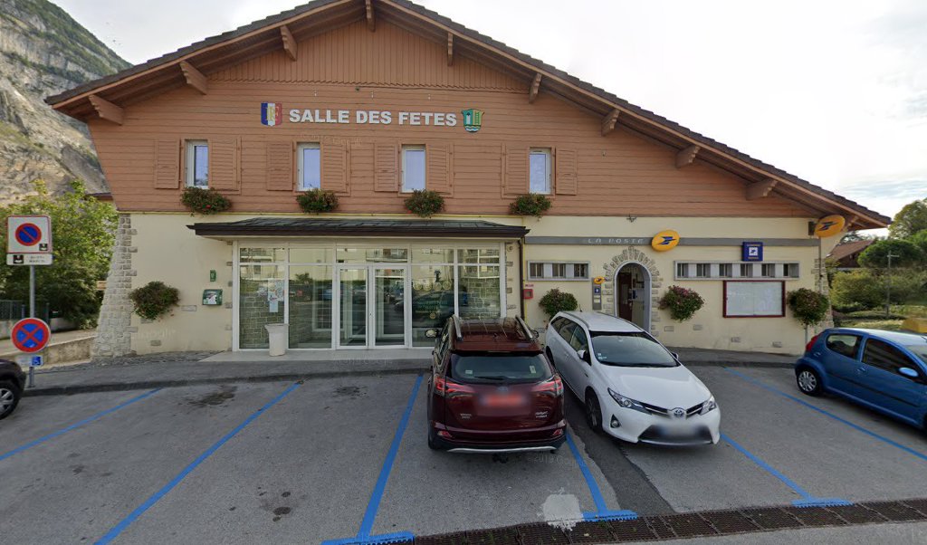 Retrouvez toutes les informations de contacts et horaires d&rsquo;ouverture pour La Poste PAS DE L ECHELLE situé à Etrembieres dans le département Haute-Savoie (74). Pour effectuer envoyer vos colis (colissimo, chronopost, suivi colis), une gestion bancaire (banque postal, French Bank), [&hellip;]