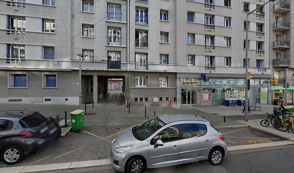 Retrouvez toutes les informations de contacts et horaires d&rsquo;ouverture pour La Poste GRENOBLE FOCH situé à Grenoble dans le département Isère (38). Pour effectuer envoyer vos colis (colissimo, chronopost, suivi colis), une gestion bancaire (banque postal, French Bank), votre courrier [&hellip;]