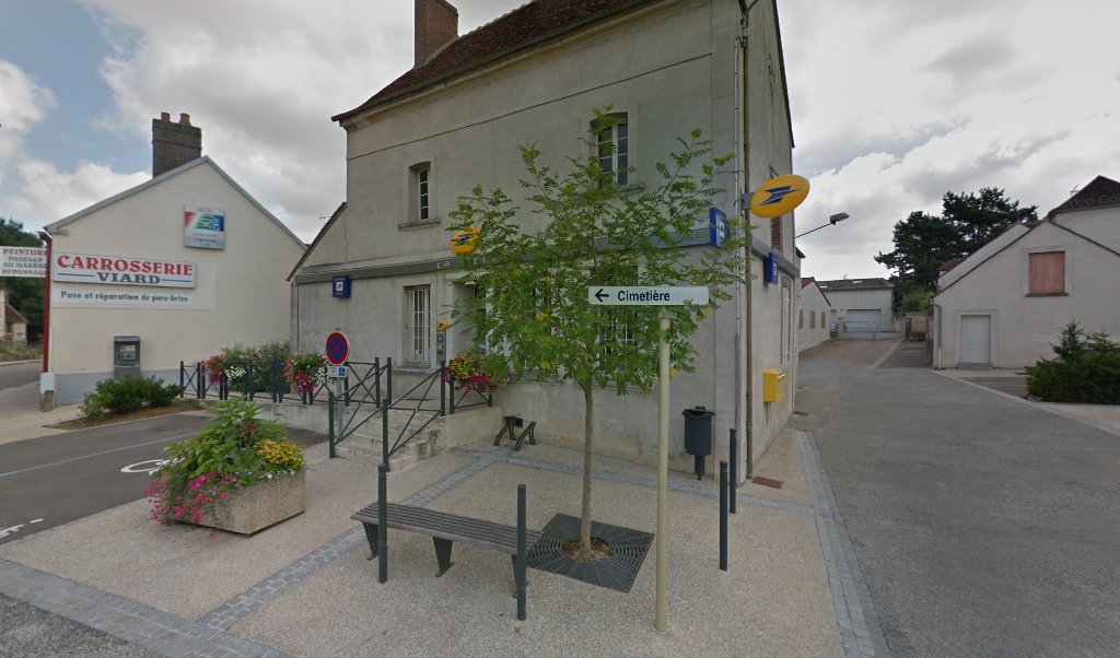 Retrouvez toutes les informations de contacts et horaires d&rsquo;ouverture pour La Poste CHENY situé à Cheny dans le département Yonne (89). Pour effectuer envoyer vos colis (colissimo, chronopost, suivi colis), une gestion bancaire (banque postal, French Bank), votre courrier (suivi [&hellip;]