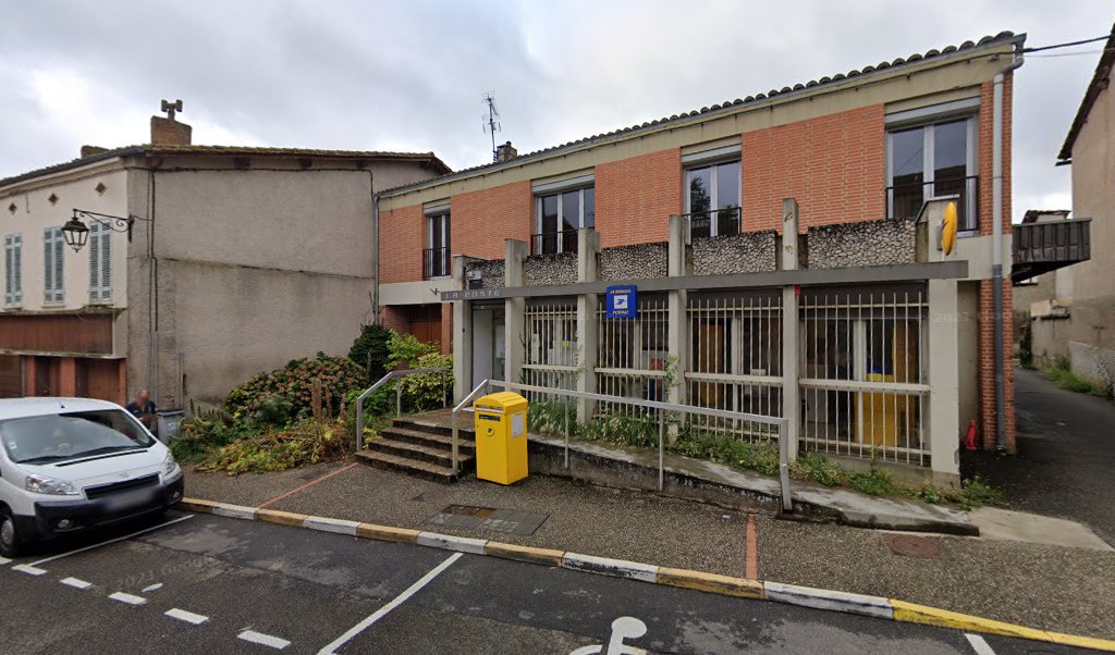 Retrouvez toutes les informations de contacts et horaires d&rsquo;ouverture pour La Poste BEAUMONT DE LOMAGNE situé à Beaumont de lomagne dans le département Tarn-et-Garonne (82). Pour effectuer envoyer vos colis (colissimo, chronopost, suivi colis), une gestion bancaire (banque postal, French [&hellip;]