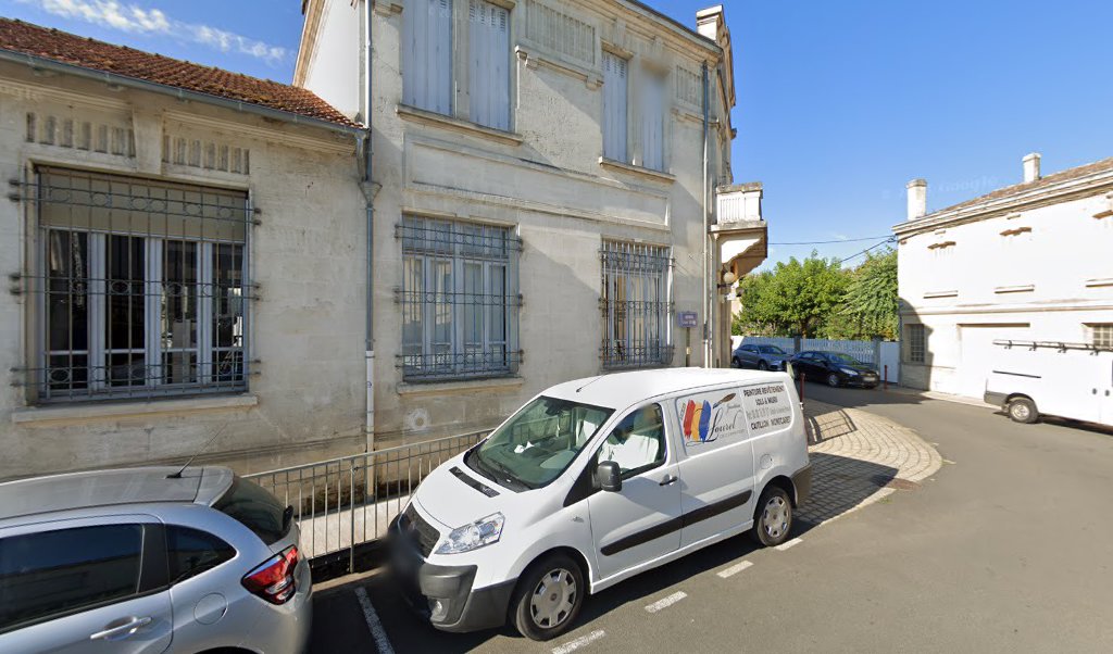 Retrouvez toutes les informations de contacts et horaires d&rsquo;ouverture pour La Poste CASTILLON LA BATAILLE situé à Castillon la bataille dans le département Gironde (33). Pour effectuer envoyer vos colis (colissimo, chronopost, suivi colis), une gestion bancaire (banque postal, French [&hellip;]