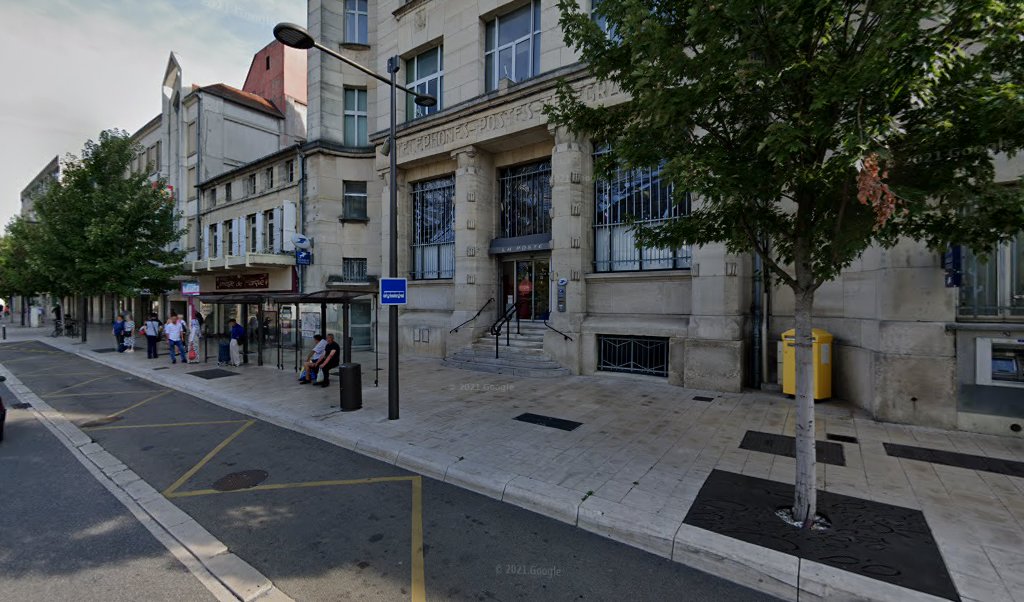 Retrouvez toutes les informations de contacts et horaires d&rsquo;ouverture pour La Poste BAR LE DUC ROCHELLE situé à Bar le duc dans le département Meuse (55). Pour effectuer envoyer vos colis (colissimo, chronopost, suivi colis), une gestion bancaire (banque postal, [&hellip;]