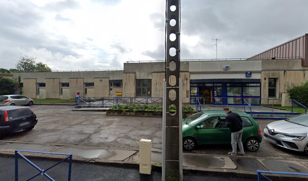 Retrouvez toutes les informations de contacts et horaires d&rsquo;ouverture pour La Poste Espace Clients Pro TOUL PDC1 situé à Toul dans le département Meurthe-et-Moselle (54). Pour effectuer envoyer vos colis (colissimo, chronopost, suivi colis), une gestion bancaire (banque postal, French [&hellip;]