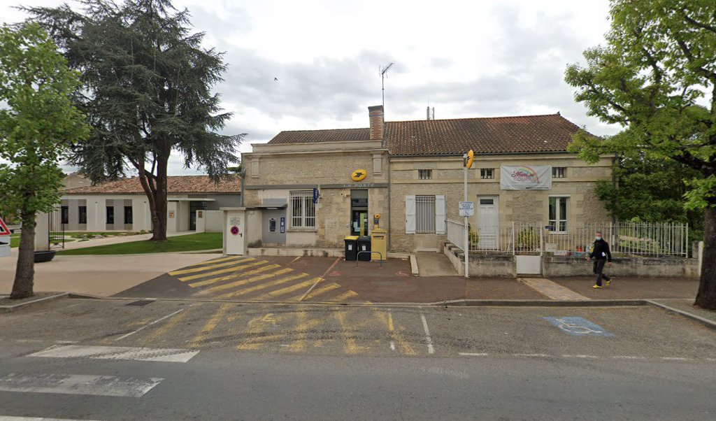 Retrouvez toutes les informations de contacts et horaires d&rsquo;ouverture pour La Poste SAINTE BAZEILLE situé à Ste bazeille dans le département Lot-et-Garonne (47). Pour effectuer envoyer vos colis (colissimo, chronopost, suivi colis), une gestion bancaire (banque postal, French Bank), votre [&hellip;]