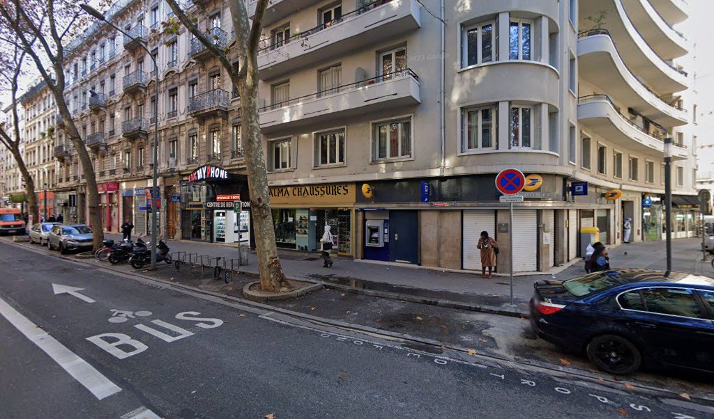 Retrouvez toutes les informations de contacts et horaires d&rsquo;ouverture pour La Poste LYON GABRIEL PERI situé à Lyon dans le département Rhône (69). Pour effectuer envoyer vos colis (colissimo, chronopost, suivi colis), une gestion bancaire (banque postal, French Bank), votre [&hellip;]