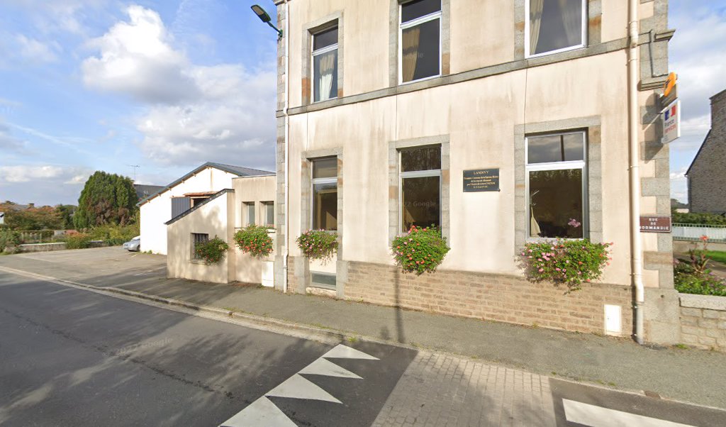 Retrouvez toutes les informations de contacts et horaires d&rsquo;ouverture pour La Poste Agence Communale LANDIVY Mairie situé à Landivy dans le département Mayenne (53). Pour effectuer envoyer vos colis (colissimo, chronopost, suivi colis), une gestion bancaire (banque postal, French Bank), [&hellip;]