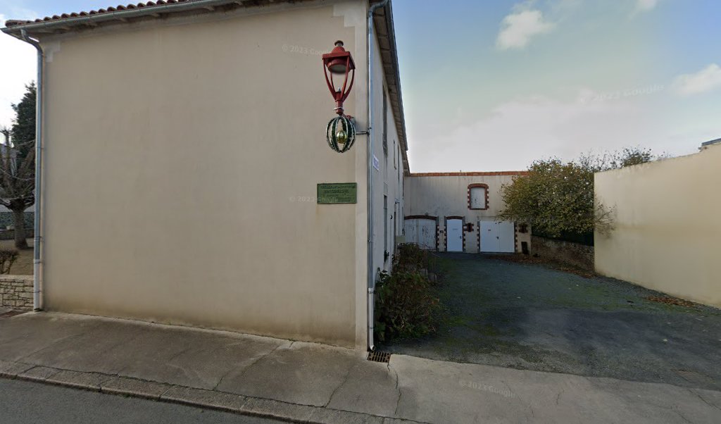Retrouvez toutes les informations de contacts et horaires d&rsquo;ouverture pour La Poste Agence Communale MONSIREIGNE Mairie situé à Monsireigne dans le département Vendée (85). Pour effectuer envoyer vos colis (colissimo, chronopost, suivi colis), une gestion bancaire (banque postal, French Bank), [&hellip;]