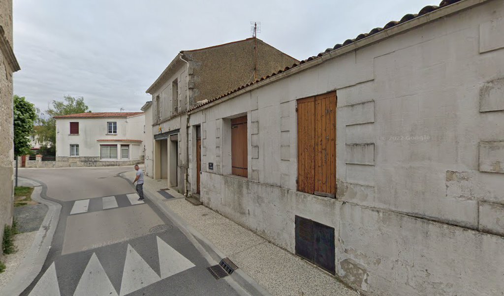 Retrouvez toutes les informations de contacts et horaires d&rsquo;ouverture pour La Poste Agence Communale SEMUSSAC Mairie situé à Semussac dans le département Charente-Maritime (17). Pour effectuer envoyer vos colis (colissimo, chronopost, suivi colis), une gestion bancaire (banque postal, French Bank), [&hellip;]