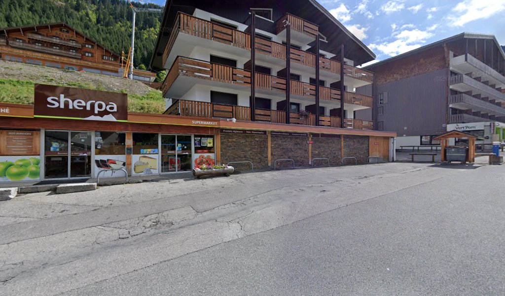 Retrouvez toutes les informations de contacts et horaires d&rsquo;ouverture pour Relais Pickup SHERPA situé à Chatel dans le département Haute-Savoie (74). Pour effectuer envoyer vos colis (colissimo, chronopost, suivi colis), une gestion bancaire (banque postal, French Bank), votre courrier (suivi [&hellip;]