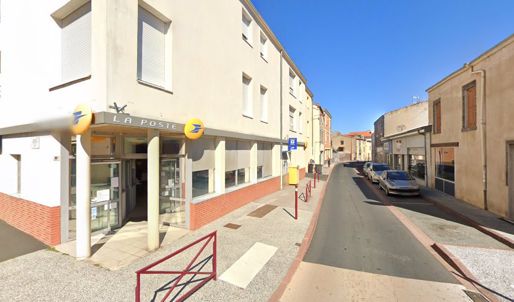 Retrouvez toutes les informations de contacts et horaires d&rsquo;ouverture pour La Poste AULNAT situé à Aulnat dans le département Puy-de-Dôme (63). Pour effectuer envoyer vos colis (colissimo, chronopost, suivi colis), une gestion bancaire (banque postal, French Bank), votre courrier (suivi [&hellip;]