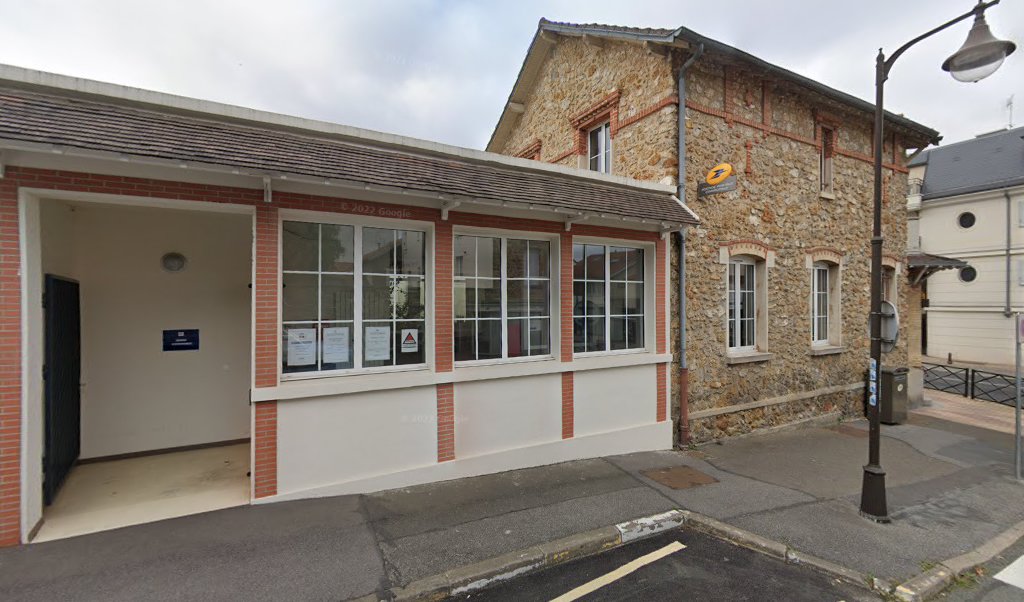 Retrouvez toutes les informations de contacts et horaires d&rsquo;ouverture pour La Poste Agence Communale LE CHESNAY Mairie situé à Le chesnay dans le département Yvelines (78). Pour effectuer envoyer vos colis (colissimo, chronopost, suivi colis), une gestion bancaire (banque postal, [&hellip;]