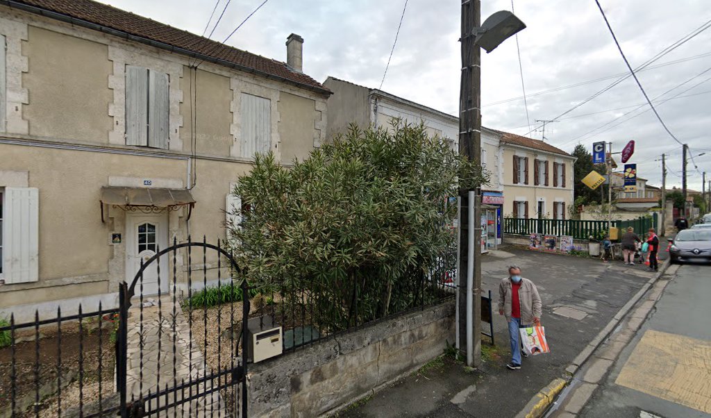 Retrouvez toutes les informations de contacts et horaires d&rsquo;ouverture pour La Poste Relais SAINT MICHEL L ENTRAYGUES situé à St michel dans le département Charente (16). Pour effectuer envoyer vos colis (colissimo, chronopost, suivi colis), une gestion bancaire (banque postal, [&hellip;]