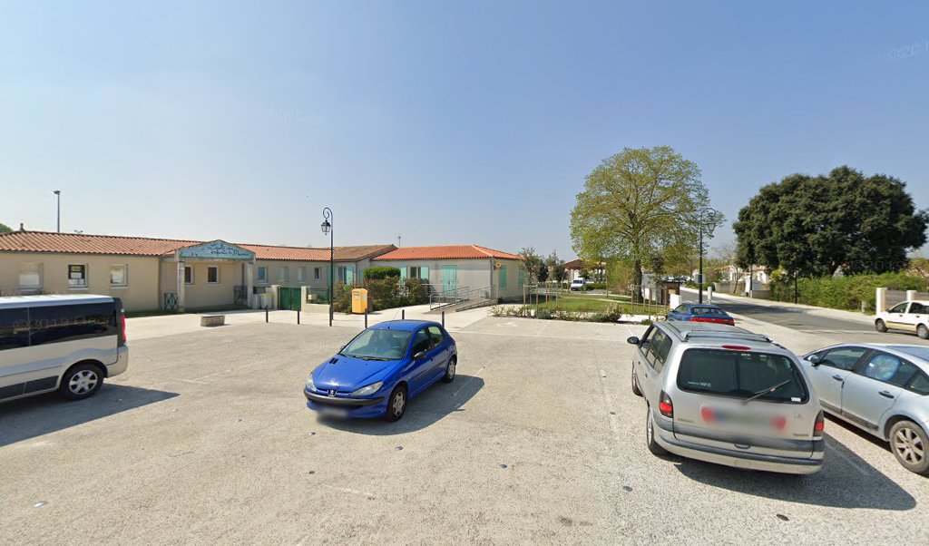 Retrouvez toutes les informations de contacts et horaires d&rsquo;ouverture pour La Poste Agence Communale ST HIPPOLYTE Mairie situé à St hippolyte dans le département Charente-Maritime (17). Pour effectuer envoyer vos colis (colissimo, chronopost, suivi colis), une gestion bancaire (banque postal, [&hellip;]