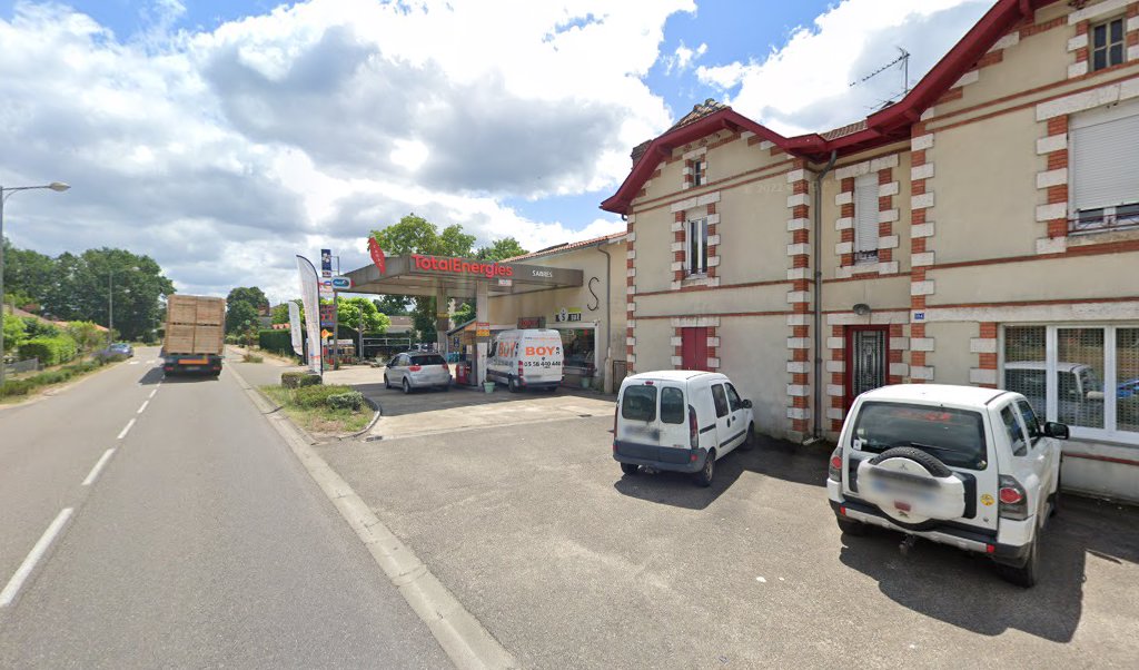 Retrouvez toutes les informations de contacts et horaires d&rsquo;ouverture pour Relais Pickup STATION SERVICE TOTAL TABAC PRESSE situé à Sabres dans le département Landes (40). Pour effectuer envoyer vos colis (colissimo, chronopost, suivi colis), une gestion bancaire (banque postal, French [&hellip;]