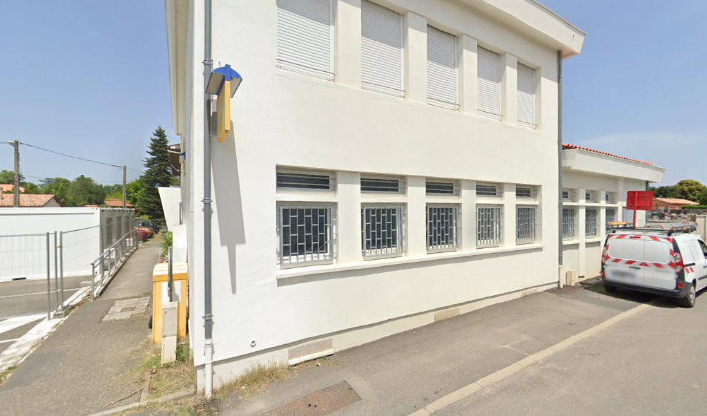 Retrouvez toutes les informations de contacts et horaires d&rsquo;ouverture pour La Poste BELIN BELIET situé à Belin beliet dans le département Gironde (33). Pour effectuer envoyer vos colis (colissimo, chronopost, suivi colis), une gestion bancaire (banque postal, French Bank), votre [&hellip;]