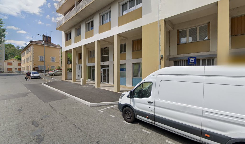 Retrouvez toutes les informations de contacts et horaires d&rsquo;ouverture pour La Poste SAINT ETIENNE TERRENOIRE situé à Saint-étienne dans le département Loire (42). Pour effectuer envoyer vos colis (colissimo, chronopost, suivi colis), une gestion bancaire (banque postal, French Bank), votre [&hellip;]