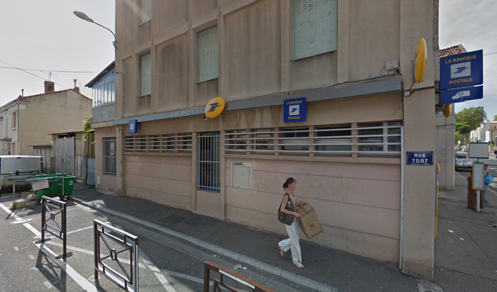 Retrouvez toutes les informations de contacts et horaires d&rsquo;ouverture pour La Poste AVIGNON SAINT RUF situé à Avignon dans le département Vaucluse (84). Pour effectuer envoyer vos colis (colissimo, chronopost, suivi colis), une gestion bancaire (banque postal, French Bank), votre [&hellip;]