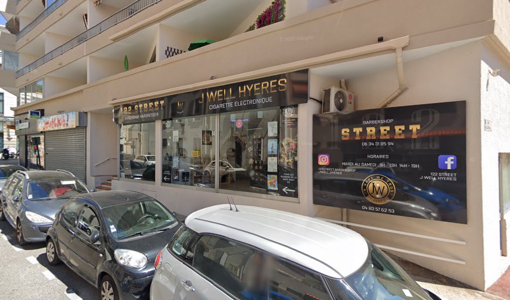 Retrouvez toutes les informations de contacts et horaires d&rsquo;ouverture pour Relais Pickup JOUE CLUB situé à Hyeres dans le département Var (83). Pour effectuer envoyer vos colis (colissimo, chronopost, suivi colis), une gestion bancaire (banque postal, French Bank), votre courrier [&hellip;]