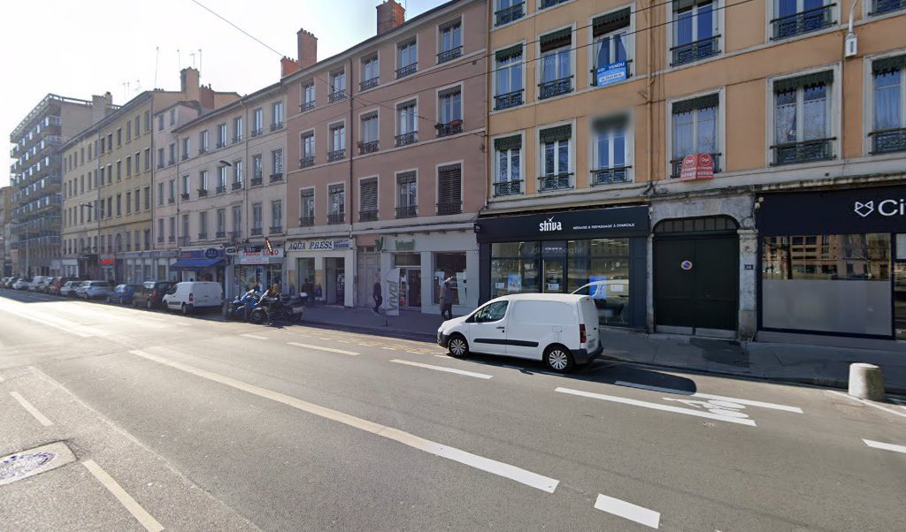 Retrouvez toutes les informations de contacts et horaires d&rsquo;ouverture pour La Poste Relais VIVAL situé à Lyon dans le département Rhône (69). Pour effectuer envoyer vos colis (colissimo, chronopost, suivi colis), une gestion bancaire (banque postal, French Bank), votre courrier [&hellip;]