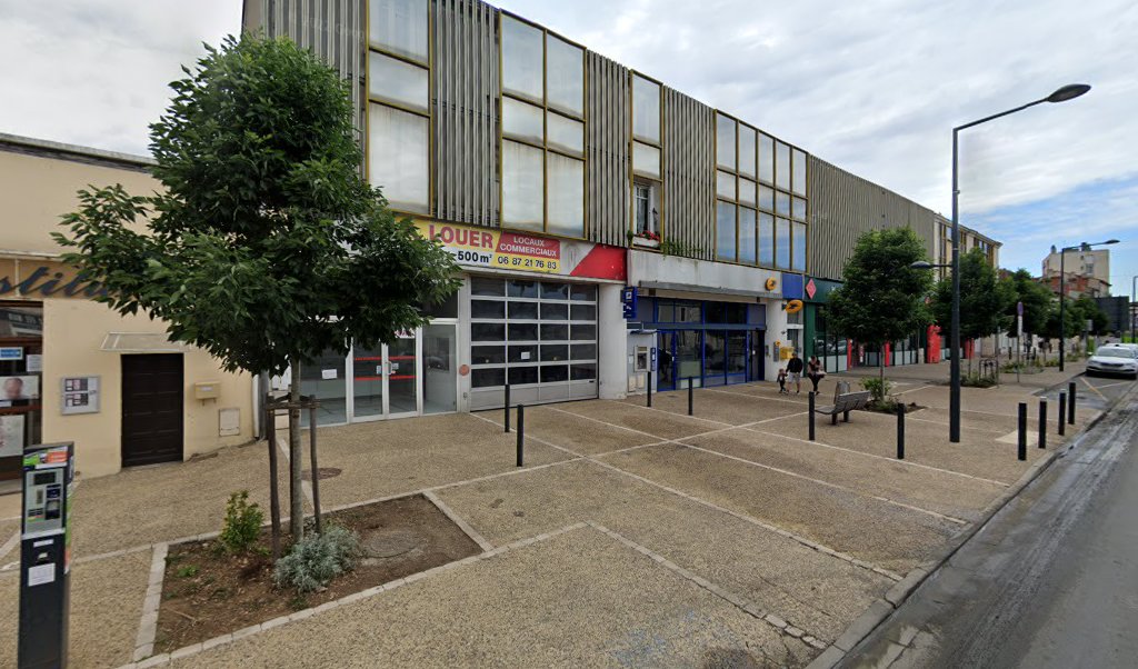 Retrouvez toutes les informations de contacts et horaires d&rsquo;ouverture pour La Poste PERIGUEUX ST GEORGES situé à Perigueux dans le département Dordogne (24). Pour effectuer envoyer vos colis (colissimo, chronopost, suivi colis), une gestion bancaire (banque postal, French Bank), votre [&hellip;]
