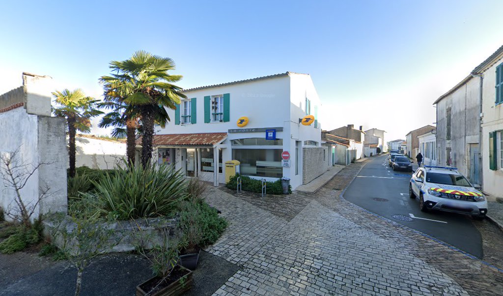 Retrouvez toutes les informations de contacts et horaires d&rsquo;ouverture pour La Poste LA COUARDE SUR MER situé à La couarde sur mer dans le département Charente-Maritime (17). Pour effectuer envoyer vos colis (colissimo, chronopost, suivi colis), une gestion bancaire (banque [&hellip;]