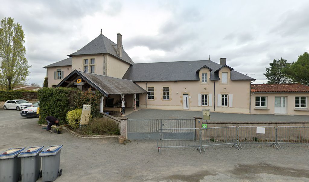Retrouvez toutes les informations de contacts et horaires d&rsquo;ouverture pour La Poste Agence Communale ST SATURNIN DU BOIS Mairie situé à St saturnin du bois dans le département Charente-Maritime (17). Pour effectuer envoyer vos colis (colissimo, chronopost, suivi colis), une [&hellip;]