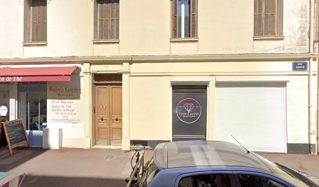 Retrouvez toutes les informations de contacts et horaires d&rsquo;ouverture pour Relais Pickup UGM COMMUNICATION situé à Antibes dans le département Alpes-Maritimes (06). Pour effectuer envoyer vos colis (colissimo, chronopost, suivi colis), une gestion bancaire (banque postal, French Bank), votre courrier [&hellip;]