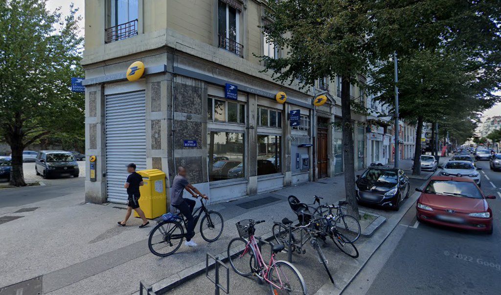Retrouvez toutes les informations de contacts et horaires d&rsquo;ouverture pour La Poste LYON JEAN MACE situé à Lyon dans le département Rhône (69). Pour effectuer envoyer vos colis (colissimo, chronopost, suivi colis), une gestion bancaire (banque postal, French Bank), votre [&hellip;]