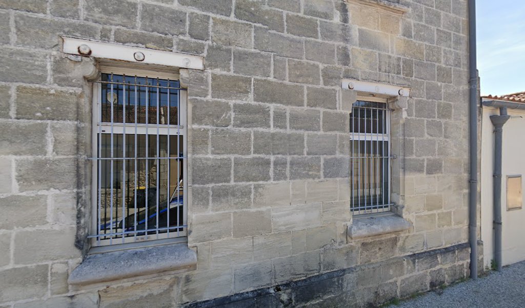 Retrouvez toutes les informations de contacts et horaires d&rsquo;ouverture pour La Poste VENDAYS MONTALIVET situé à Vendays montalivet dans le département Gironde (33). Pour effectuer envoyer vos colis (colissimo, chronopost, suivi colis), une gestion bancaire (banque postal, French Bank), votre [&hellip;]