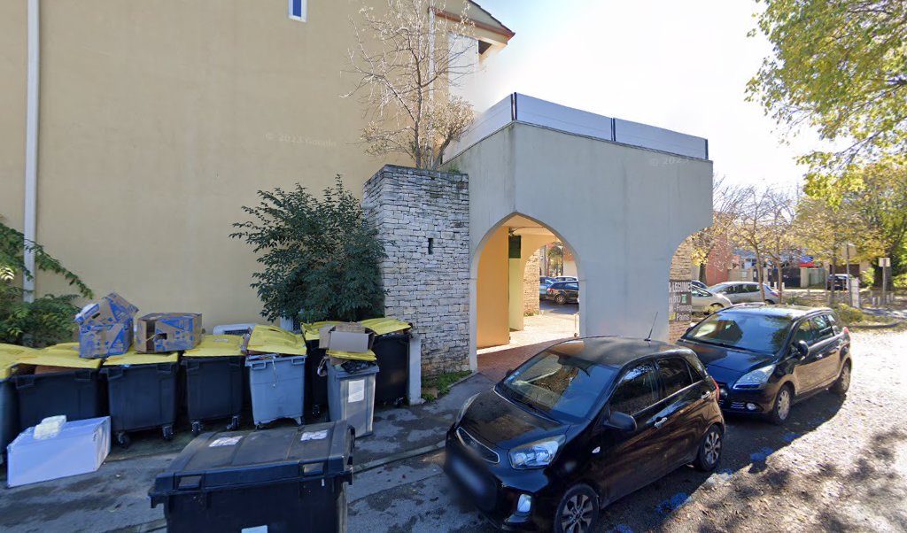 Retrouvez toutes les informations de contacts et horaires d&rsquo;ouverture pour Relais Pickup SOLASSI LE FRUTIER DE PRADES situé à Prades le lez dans le département Hérault (34). Pour effectuer envoyer vos colis (colissimo, chronopost, suivi colis), une gestion bancaire (banque [&hellip;]