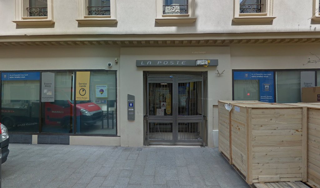 Retrouvez toutes les informations de contacts et horaires d&rsquo;ouverture pour La Poste CANNES HOCHE situé à Cannes dans le département Alpes-Maritimes (06). Pour effectuer envoyer vos colis (colissimo, chronopost, suivi colis), une gestion bancaire (banque postal, French Bank), votre courrier [&hellip;]