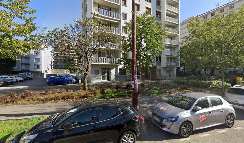 Retrouvez toutes les informations de contacts et horaires d&rsquo;ouverture pour La Poste GRENOBLE EAUX CLAIRES situé à Grenoble dans le département Isère (38). Pour effectuer envoyer vos colis (colissimo, chronopost, suivi colis), une gestion bancaire (banque postal, French Bank), votre [&hellip;]