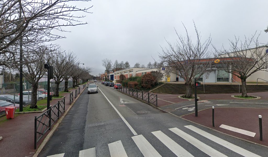 Retrouvez toutes les informations de contacts et horaires d&rsquo;ouverture pour La Poste SAINT GERMAIN BEL AIR situé à St germain en laye dans le département Yvelines (78). Pour effectuer envoyer vos colis (colissimo, chronopost, suivi colis), une gestion bancaire (banque [&hellip;]