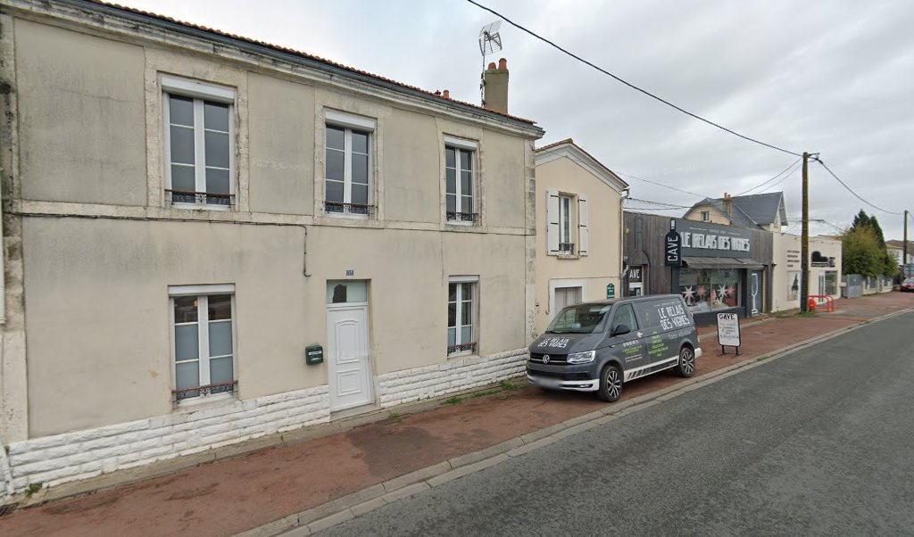 Retrouvez toutes les informations de contacts et horaires d&rsquo;ouverture pour Relais Pickup CAVE LE RELAIS DES VIGNES situé à Rochefort dans le département Charente-Maritime (17). Pour effectuer envoyer vos colis (colissimo, chronopost, suivi colis), une gestion bancaire (banque postal, French [&hellip;]