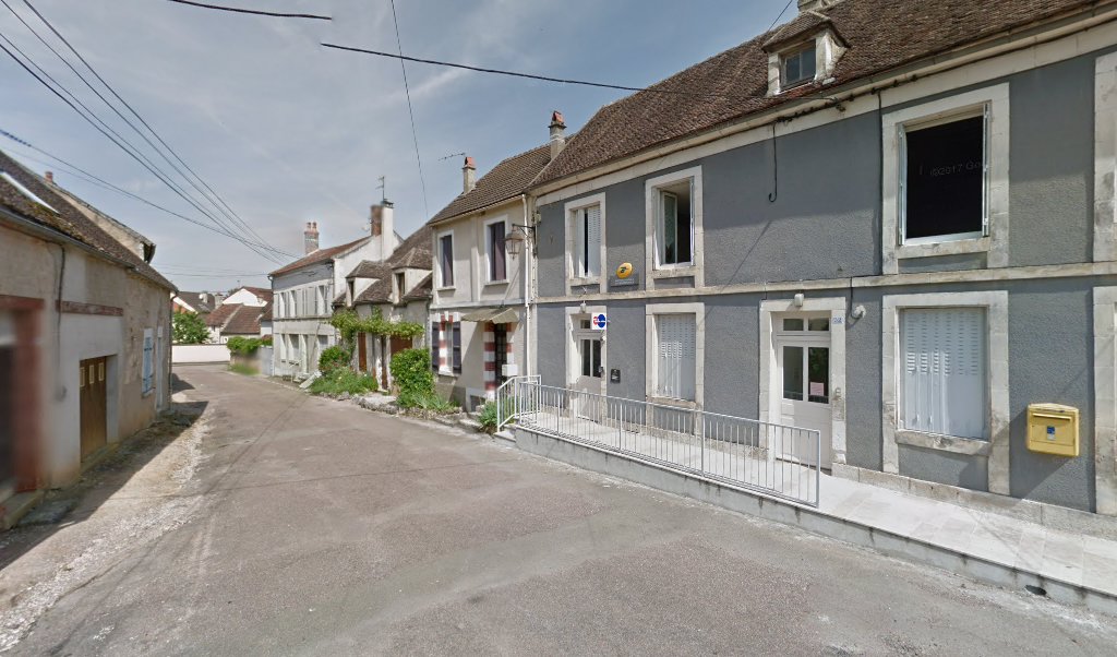 Retrouvez toutes les informations de contacts et horaires d&rsquo;ouverture pour La Poste Agence Communale MAILLY LE CHATEAU Mairie situé à Mailly le chateau dans le département Yonne (89). Pour effectuer envoyer vos colis (colissimo, chronopost, suivi colis), une gestion bancaire [&hellip;]