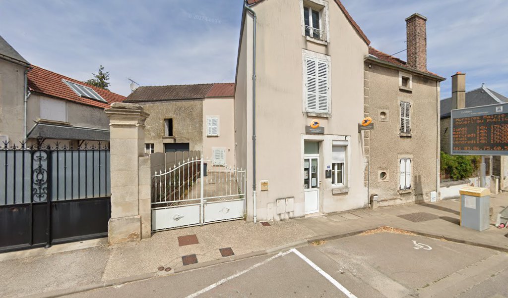 Retrouvez toutes les informations de contacts et horaires d&rsquo;ouverture pour La Poste Agence Communale LEZINNES Mairie situé à Lezinnes dans le département Yonne (89). Pour effectuer envoyer vos colis (colissimo, chronopost, suivi colis), une gestion bancaire (banque postal, French Bank), [&hellip;]