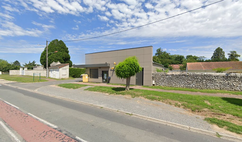 Retrouvez toutes les informations de contacts et horaires d&rsquo;ouverture pour La Poste Agence Communale PLEUMARTIN Mairie situé à Pleumartin dans le département Vienne (86). Pour effectuer envoyer vos colis (colissimo, chronopost, suivi colis), une gestion bancaire (banque postal, French Bank), [&hellip;]