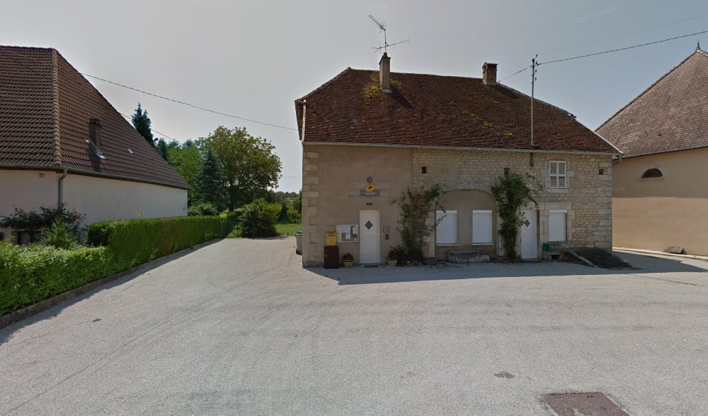 Retrouvez toutes les informations de contacts et horaires d&rsquo;ouverture pour La Poste Agence Communale CHAMBLAY Mairie situé à Chamblay dans le département Jura (39). Pour effectuer envoyer vos colis (colissimo, chronopost, suivi colis), une gestion bancaire (banque postal, French Bank), [&hellip;]