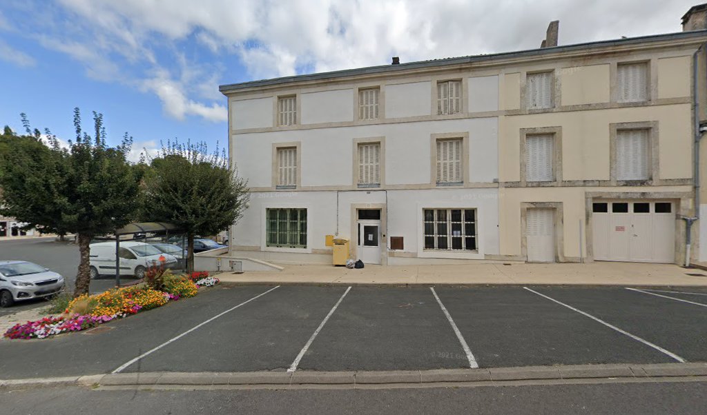 Retrouvez toutes les informations de contacts et horaires d&rsquo;ouverture pour La Poste CHARROUX situé à Charroux dans le département Vienne (86). Pour effectuer envoyer vos colis (colissimo, chronopost, suivi colis), une gestion bancaire (banque postal, French Bank), votre courrier (suivi [&hellip;]