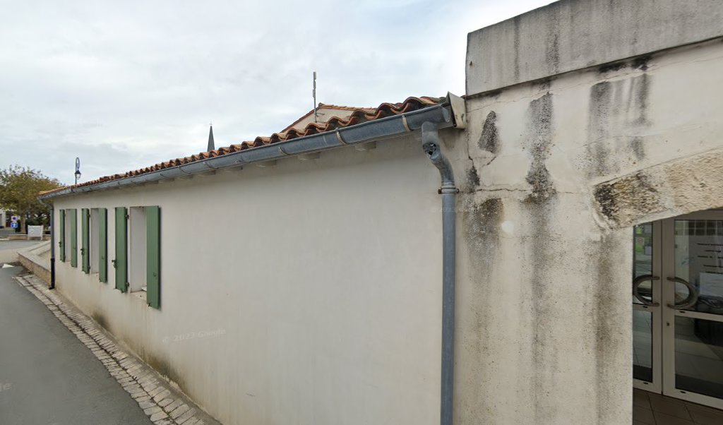 Retrouvez toutes les informations de contacts et horaires d&rsquo;ouverture pour La Poste Agence Communale ST CLEMENT DES BALEINES Mairie situé à St clement des baleines dans le département Charente-Maritime (17). Pour effectuer envoyer vos colis (colissimo, chronopost, suivi colis), une [&hellip;]
