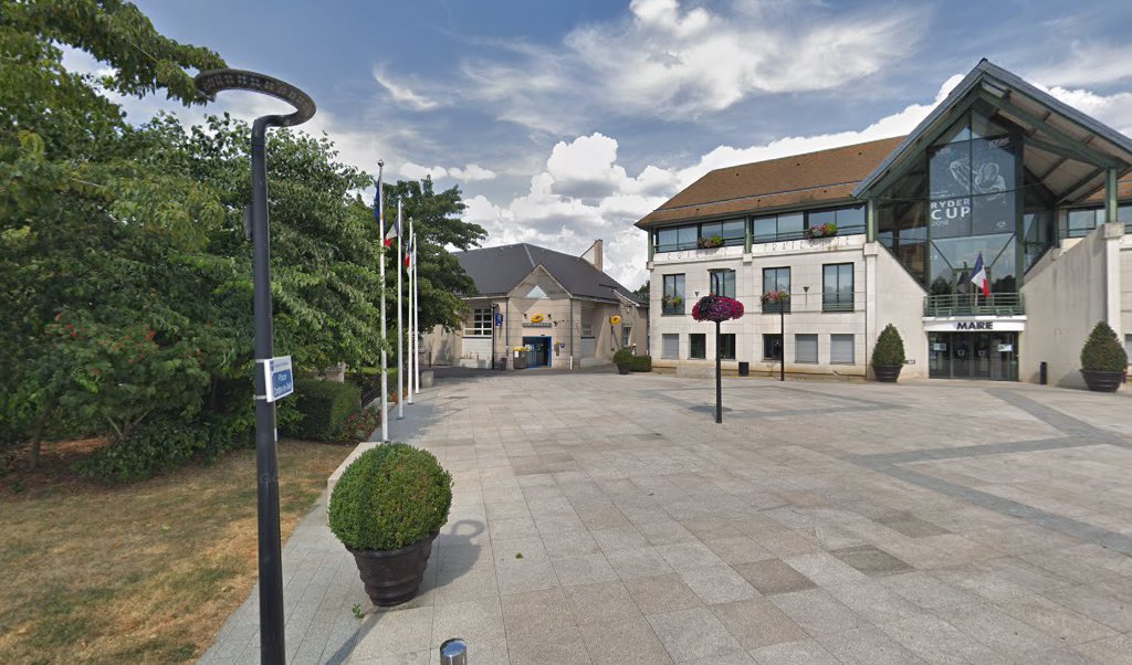 Retrouvez toutes les informations de contacts et horaires d&rsquo;ouverture pour La Poste VOISINS LE BRETONNEUX situé à Voisins le bretonneux dans le département Yvelines (78). Pour effectuer envoyer vos colis (colissimo, chronopost, suivi colis), une gestion bancaire (banque postal, French [&hellip;]