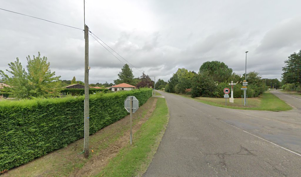 Retrouvez toutes les informations de contacts et horaires d&rsquo;ouverture pour La Poste Agence Communale LUGLON Mairie situé à Luglon dans le département Landes (40). Pour effectuer envoyer vos colis (colissimo, chronopost, suivi colis), une gestion bancaire (banque postal, French Bank), [&hellip;]