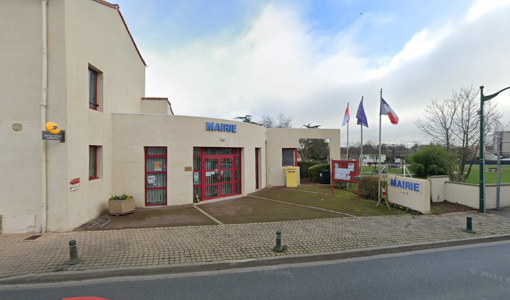 Retrouvez toutes les informations de contacts et horaires d&rsquo;ouverture pour La Poste Agence Communale ST VINCENT STERLANGES Mairie situé à St vincent sterlanges dans le département Vendée (85). Pour effectuer envoyer vos colis (colissimo, chronopost, suivi colis), une gestion bancaire [&hellip;]