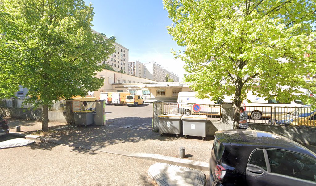 Retrouvez toutes les informations de contacts et horaires d&rsquo;ouverture pour La Poste Espace Clients Pro MEUDON PPDC situé à Meudon dans le département Hauts-de-Seine (92). Pour effectuer envoyer vos colis (colissimo, chronopost, suivi colis), une gestion bancaire (banque postal, French [&hellip;]